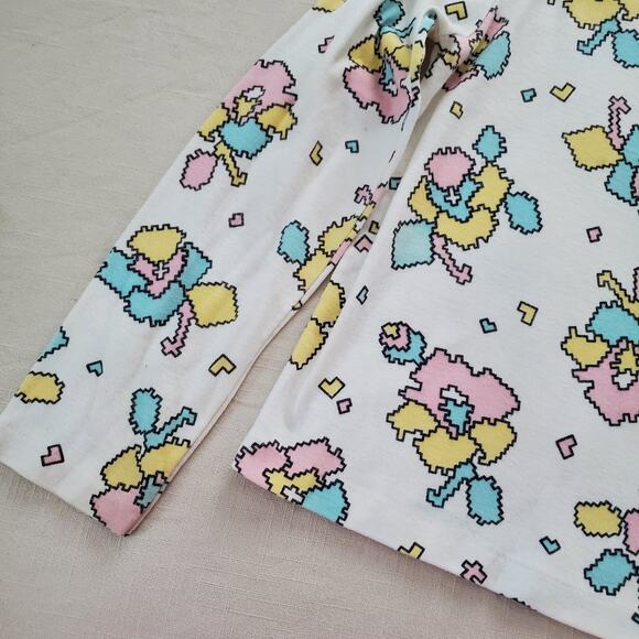 Vintage “Hart St.”Geometric Art Floral Design Kids Long Sleeve Tee, Size 10/12 - Picture 2 of 10